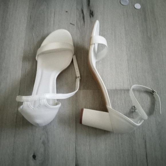 white shoes - Picture 2 of 4